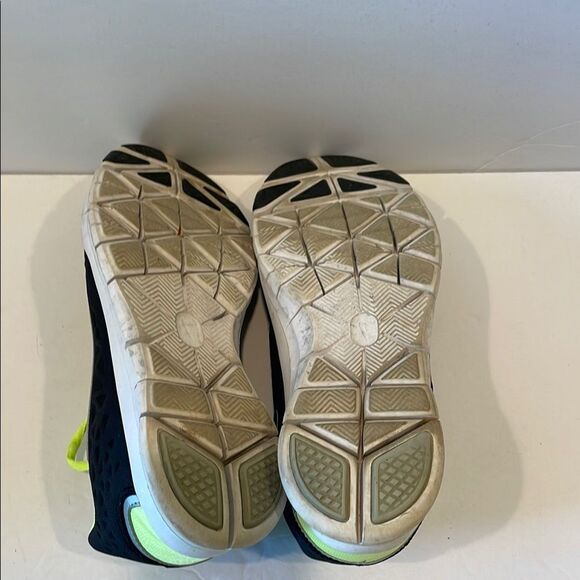 Nike Black and Lime Green Sneakers - Picture 8 of 8